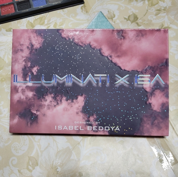 Illuminati X Isa & OPV Beauty Spotlight Palettes - Picture 2 of 16